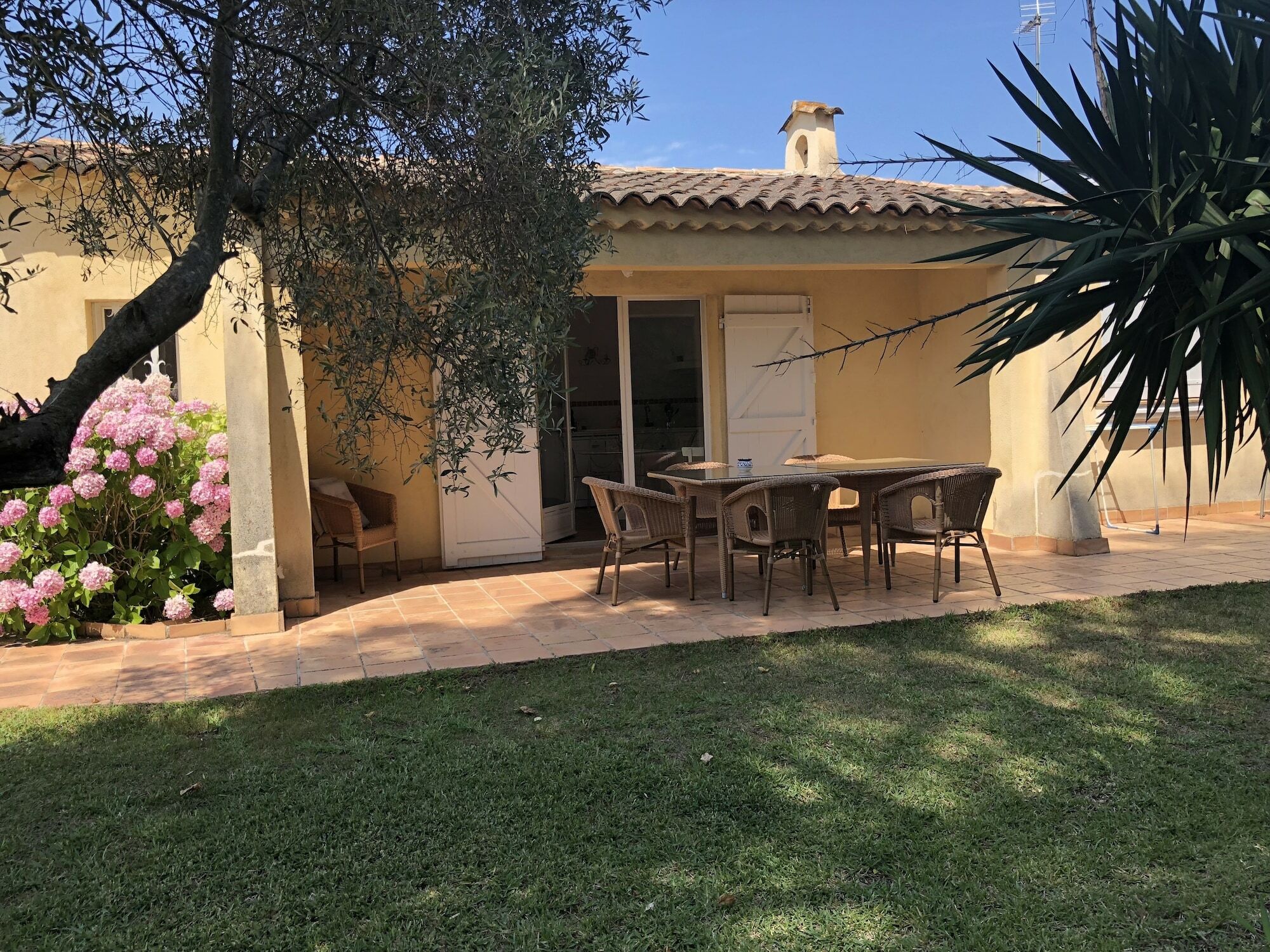 Le Mas De La Dame Saint-Tropez Exterior photo